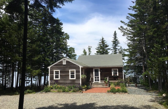 Cozy, private cottage on the water.