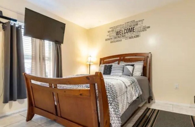 Cozy Private Entry Apt w/Full Size Kitchen