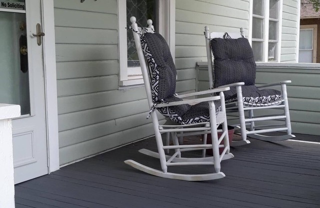 Cozy Private Home @ Blue Moon Cottage in Historic Deland, Fl.