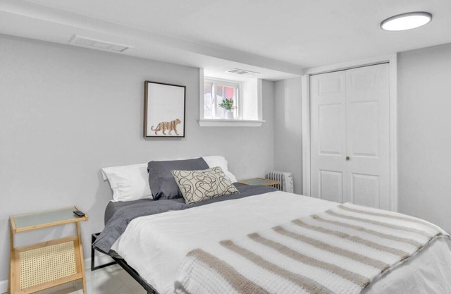 Cozy Private Room in Shared Space NYC & Light Rail