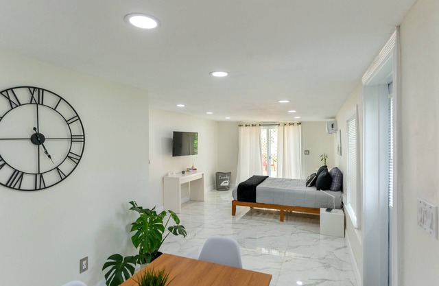 Cozy Private Studio by HardRock and Beaches