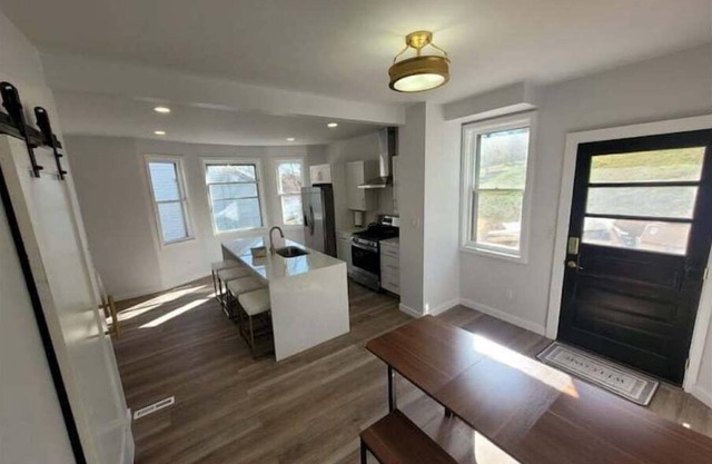 Cozy/Quiet but close to Downtown