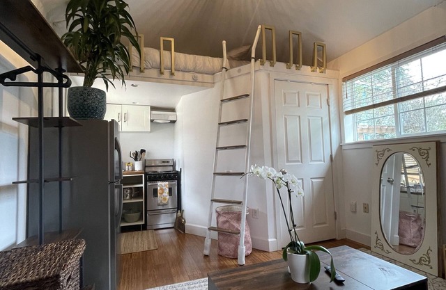 Cozy, quiet & private loft studio