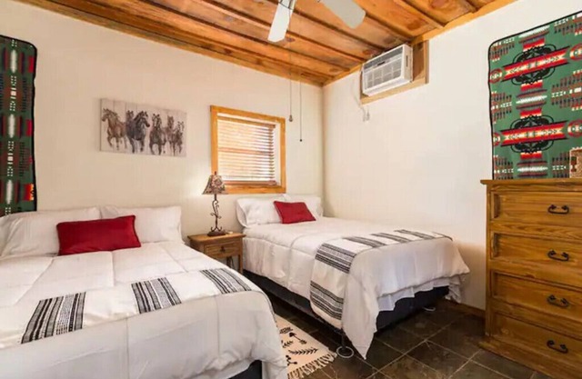 Cozy ranch guest house on 300 acre Ranch, pets oknBig Thicket National Preserve