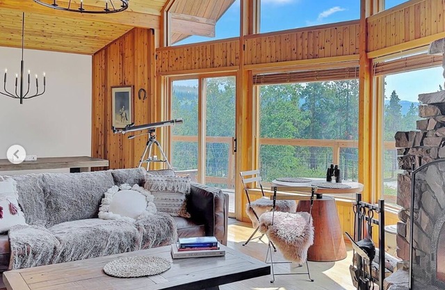Cozy remote retreat near Tatlayoko Lake for nature lovers. Pet-Friendly!
