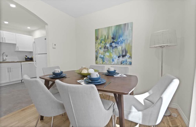 Cozy renovated cottage 3bdr by the water in Pincourt, only 30 km from Montreal.