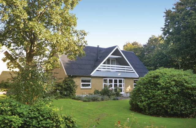 Cozy renovated country house on a large plot in quiet surroundings in the countryside.