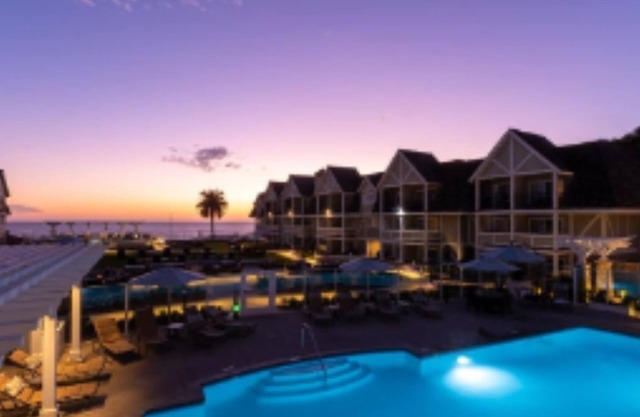 Cozy resort in lovely Carlsbad WALK TO BEACH, wifi, fitness room, FREE parking