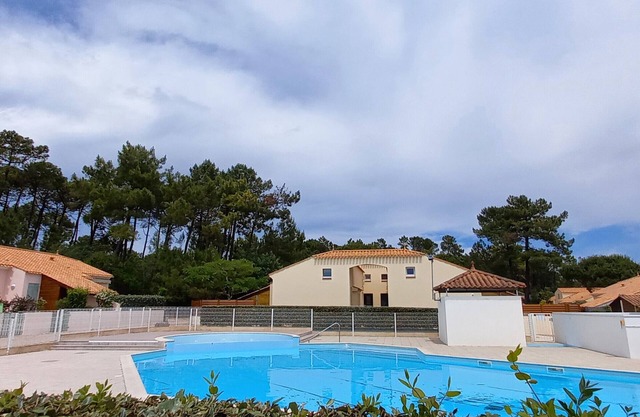 Cozy Retreat in Saint Jean de Monts: House with Pool & Near Beach