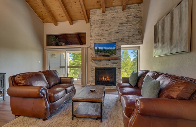 Cozy Retreat: 1 BR, 2 BA Condominium in Carnelian Bay, Sleeps 5