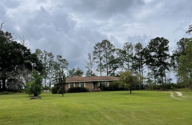 Cozy retreat close to Troy with private Golf membership