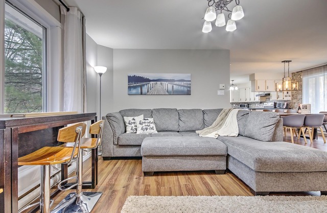 Cozy Riverfront Property
