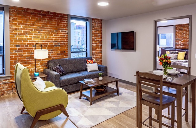 Cozy Riverfront Park 1 Bed Travel Apartment