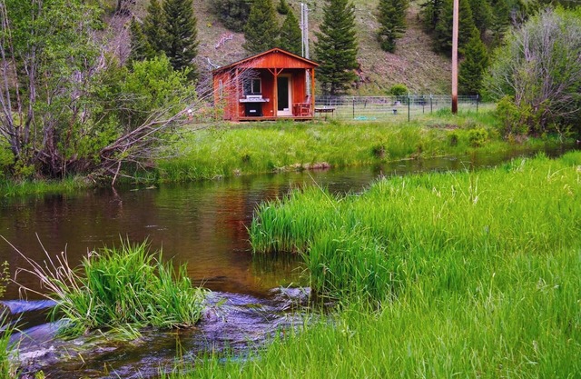 Cozy Rock Creek Cabin - Fly Fisher's Retreat