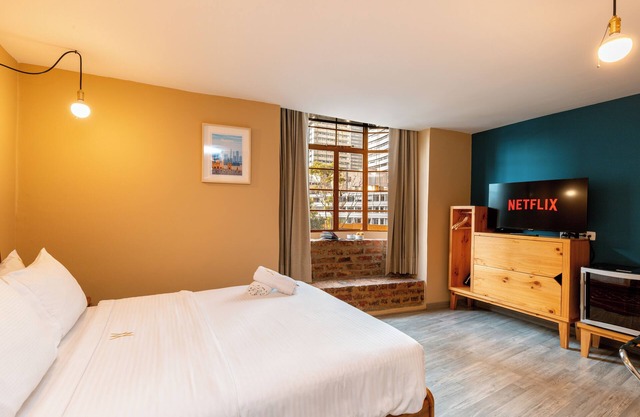 Cozy Room-La Candelaria Vintage/Modern Mix-AVJ3B