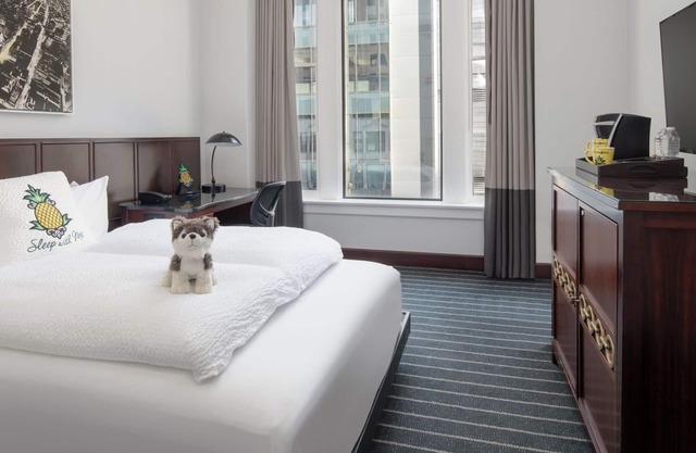 Cozy Room w/Historic Charm & Modern Amenities in Heart of Chicago