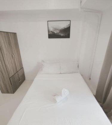 Cozy Room with Balcony in Iloilo City Condo