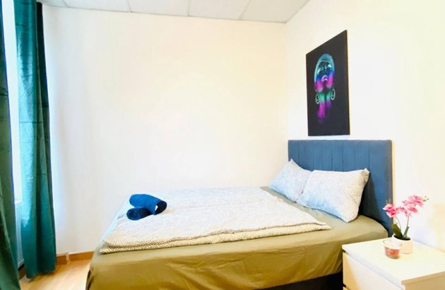 Cozy Room with Great Transit in a Shared Apartment