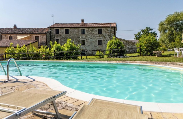 Cozy rural house with swimming pool in the middle of nature