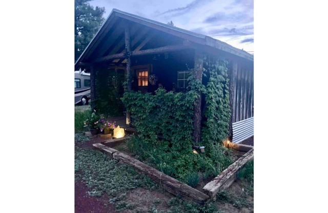 Cozy Rustic Ranch Cabin close to Williams in Parks
