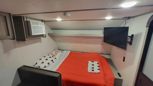 Cozy RV Escape 7 Min to Universal
