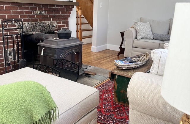 Cozy Scarborough home 2 miles from beaches