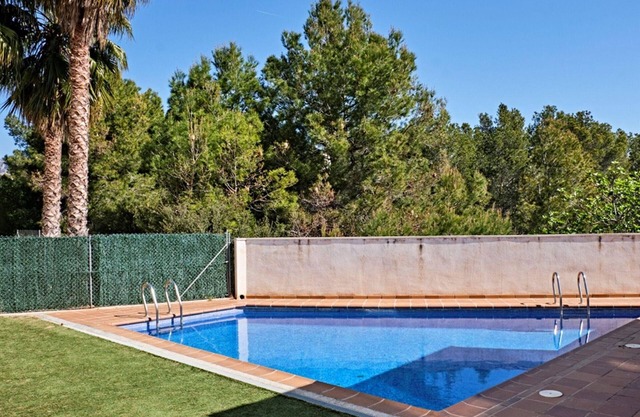 Cozy Seaside Apt with Pool, Terrace & Parking near Cala Llobeta – Ideal for Families