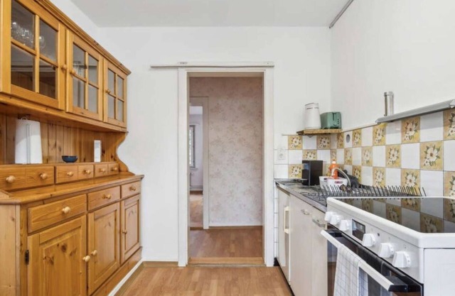 Cozy & Simple 2BR Apartment w/Balcony