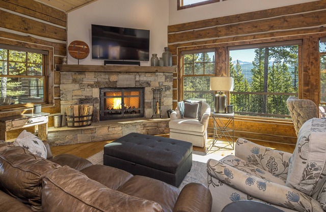 Cozy Ski-In/Ski-Out Cabin: Private Deck, Grill, Hot Tub + Views!