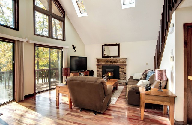 Cozy ski retreat on Shawnee mountain nPet friendly