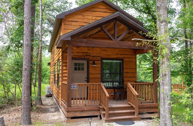 Cozy, Spacious, and Right on the Banks of Rocky Creek, Two Creeks Crossing Resort