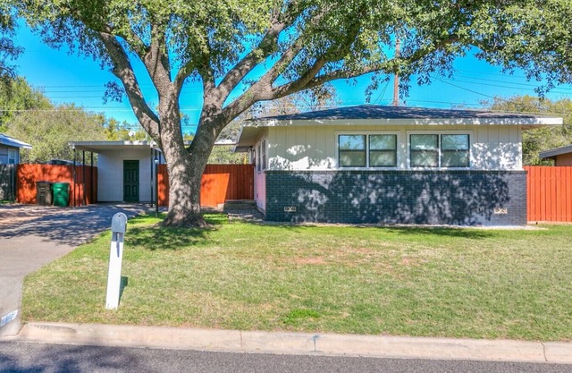 Cozy, Spacious & Modern w/3 BR!