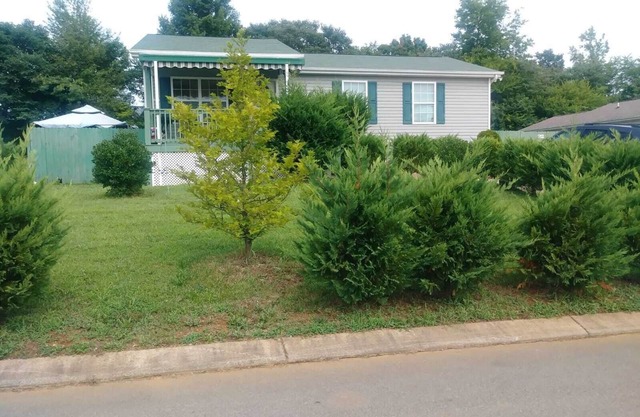 Cozy & Spacious near Lee Univ