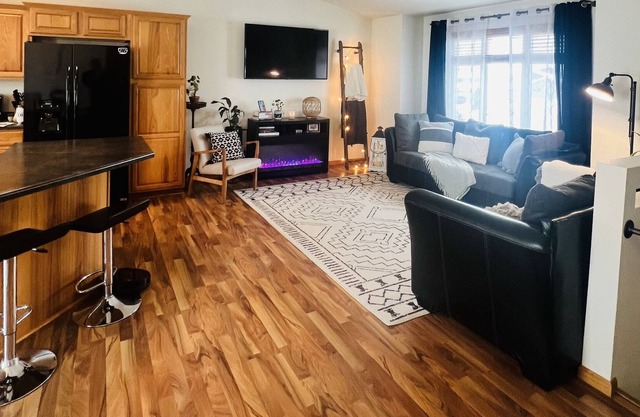 Cozy Split Level Home Minutes from Downtown