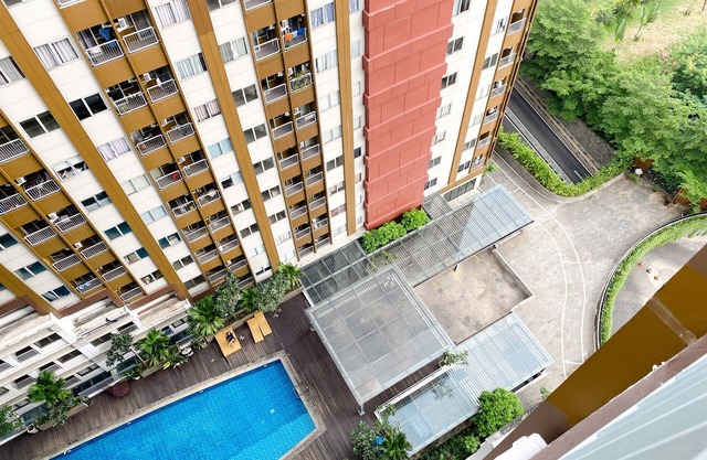 Cozy Stay Studio Apartment at LRT City Jatibening