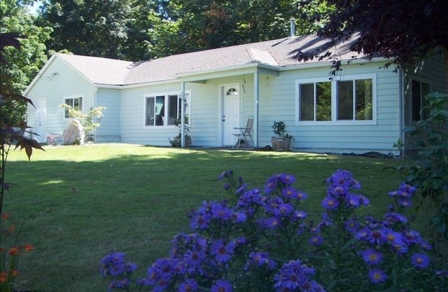 Cozy step-free house - walk to ferry and downtown waterfront