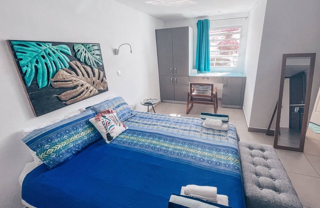 Cozy studio apartment on the Beach, with restaurants and activites nearby