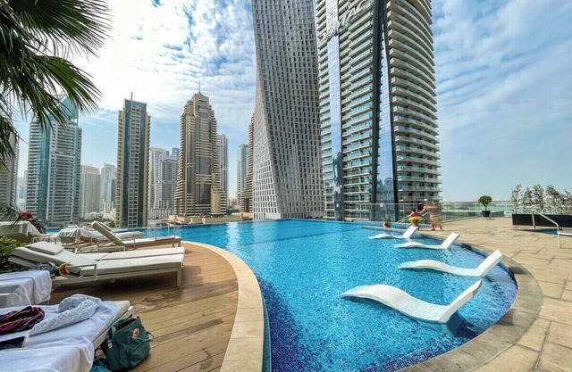 Cozy Studio Apartment Perfect for 4 in Dubai Marina