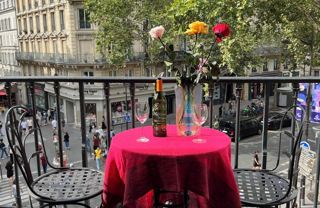 Cozy studio apartment with AC and WiFi in lovely Paris