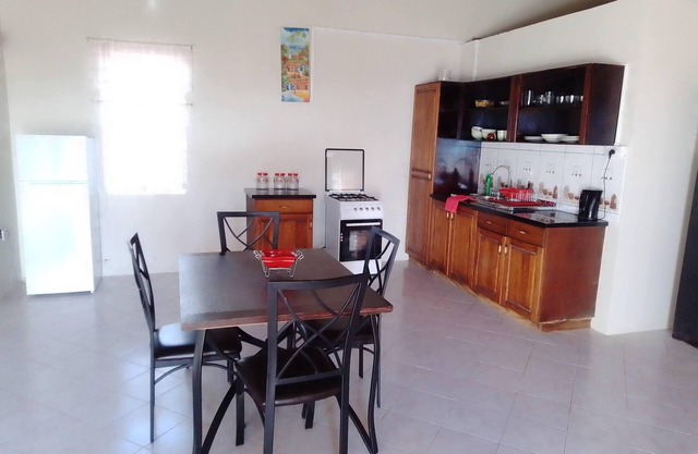 Cozy studio apartments with beautiful garden and ocean view. Self contained.