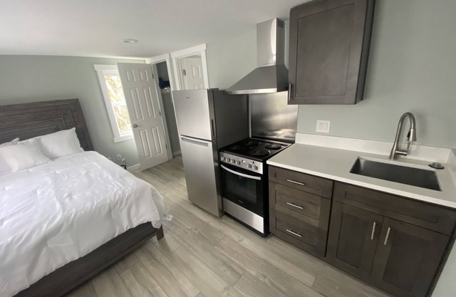 Cozy Studio Apt Downtown