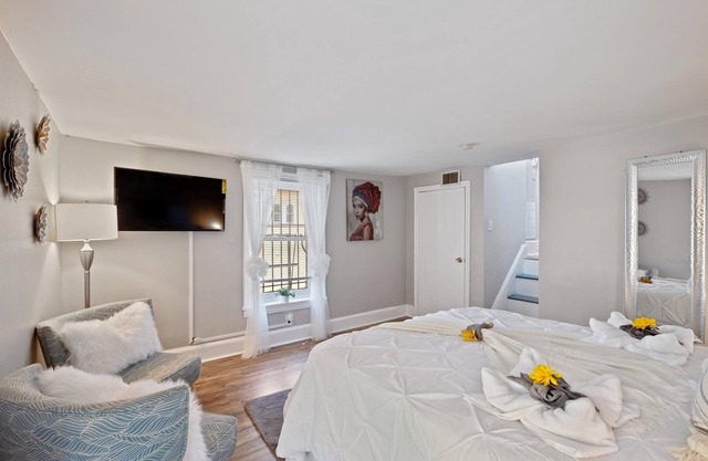 Cozy Studio by Upenn & Drexel