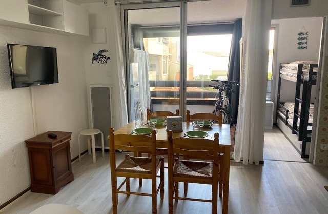 Cozy Studio Cabine in Port Leucate - Steps from Beach, Sleeps 4, Parking, Bicycles Included