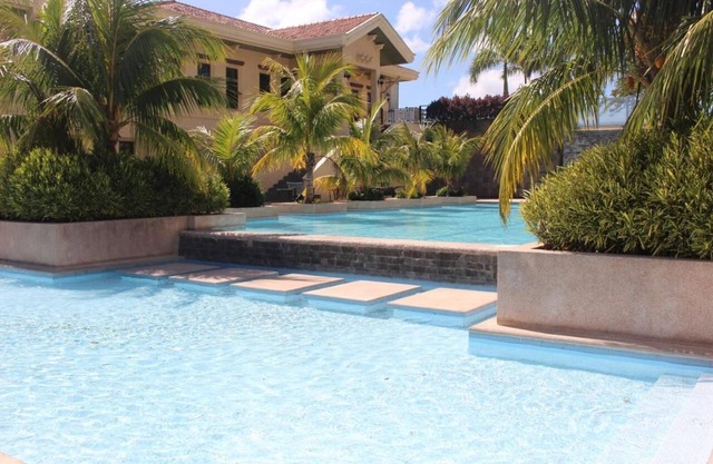 Cozy Studio Condo with WIFI at Splendido Taal Tower 1 beside Golf Course, pool