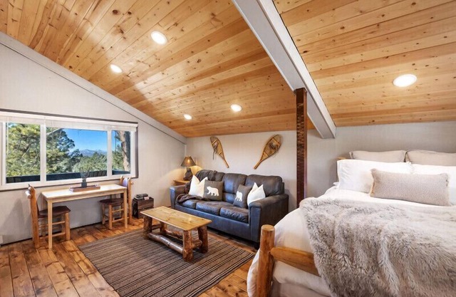 Cozy Studio |Deck Views + Fireplace + Near 11 Mi