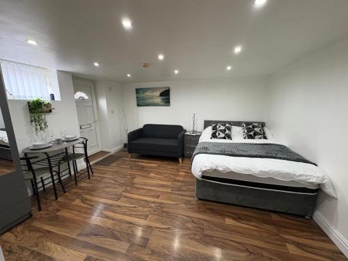 Cozy Studio Flat, 7mins from CENTRE, Parking, WiFi & Netflix