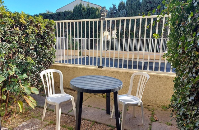 Cozy Studio for 4 with Wi-Fi, Pool, Parking – 500m from Beach