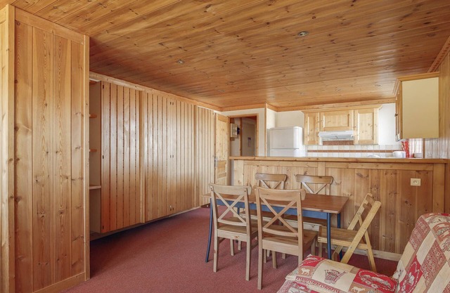 Cozy Studio Cabin for 5 in Arc 1600 – Ski-In/Ski-Out, Near Shops, Free WiFi