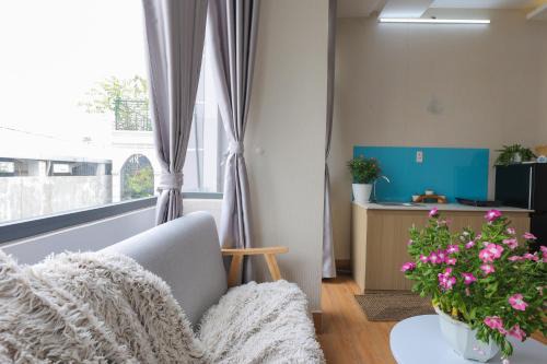 Cozy studio in Phu Nhuan District near District 1