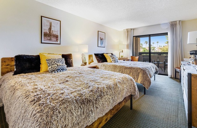Cozy Studio in the Heart of Scottsdale W/Free WiFi, Private Patio, & Shared Pool